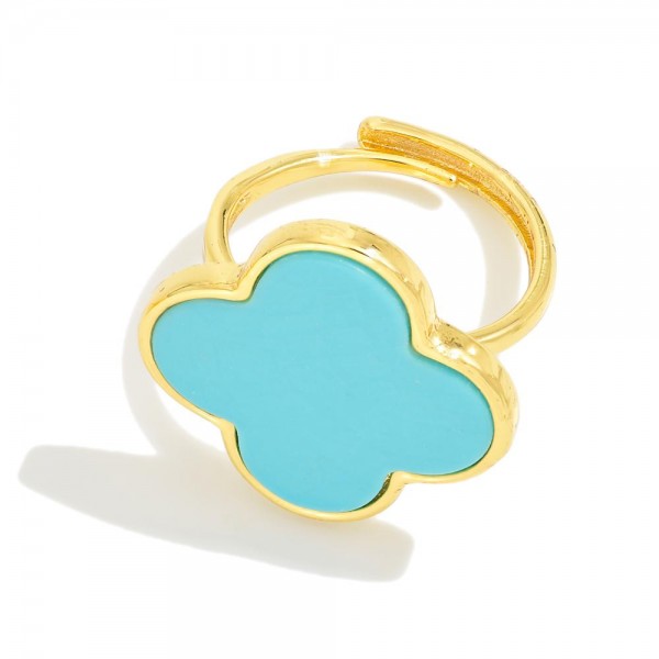 Simple Gold Dipped Ring With Clover Detail 

- Size 7
- Clover .75" D