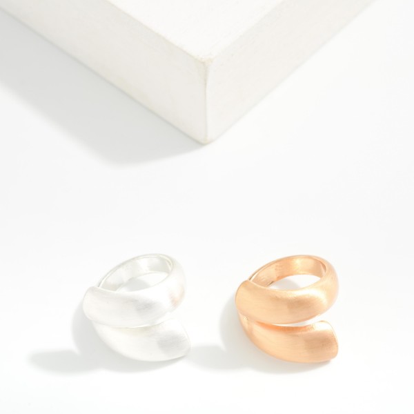 Metal Tone Shells & Pearls Ring 

- Size 7 