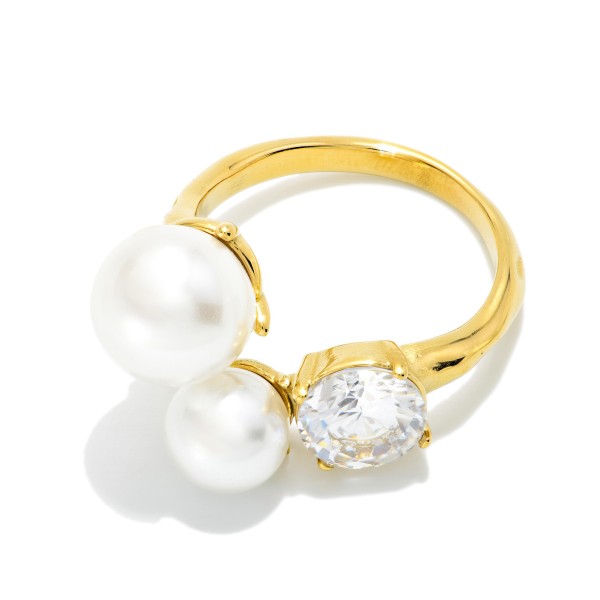 Pearl & Rhinestone Wrap Ring With Hammered Metal Band 

- Water Resistant 
- Stainless Steel 
- Size 8