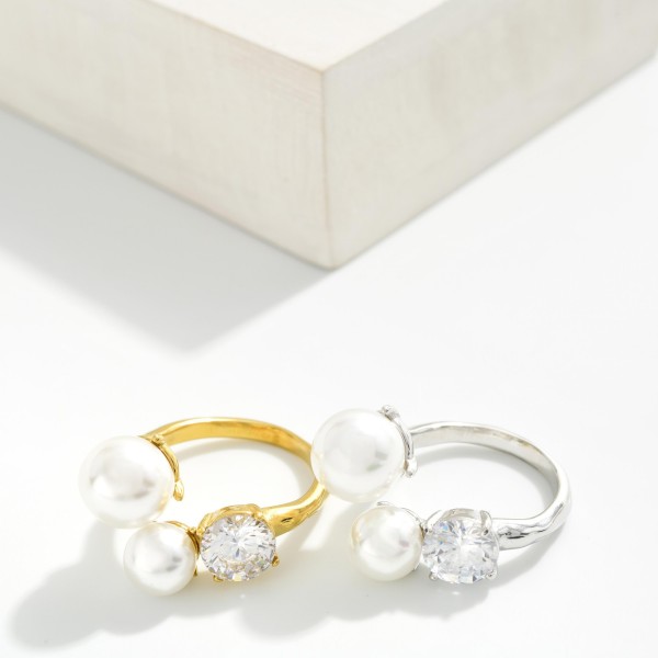 Pearl & Rhinestone Wrap Ring With Hammered Metal Band 

- Water Resistant 
- Stainless Steel 
- Size 8
