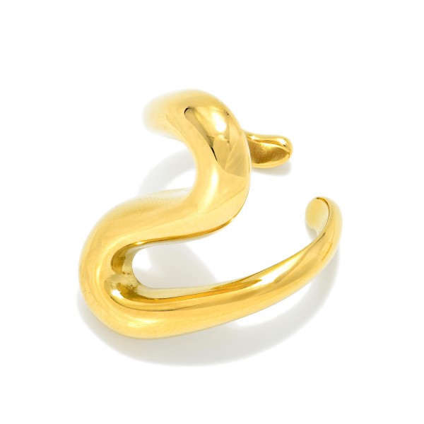 Wavy Metal Tone Cuff Ring 

- Stainless Steel
- Water Resistant 
- Size 7 