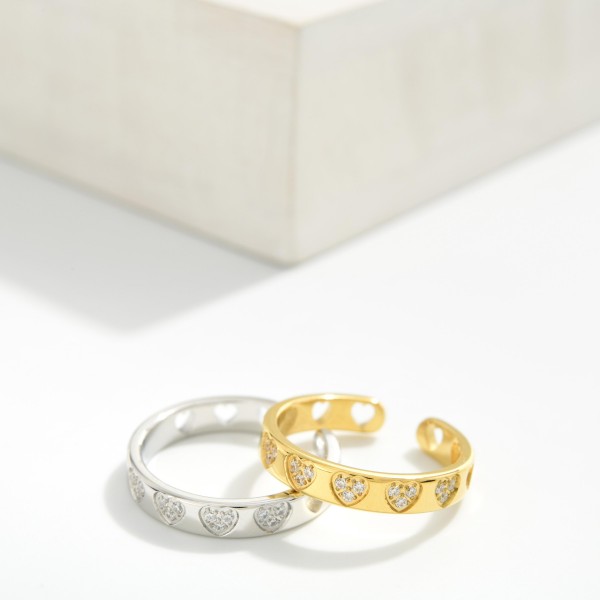 Metal Tone Ring With Rhinestone Heart Details

- Stainless Steel 
- Water Resistant 