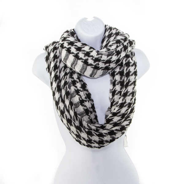 Wholesale heavyweight white knitted acrylic fabric scarf black houndstooth print