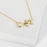 Wholesale dainty Chain Link Necklace Metal Lizard Pendant L Extender L Hypoaller