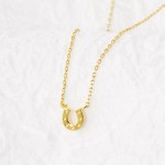 Wholesale dainty Chain Link Necklace Metal Horseshoe Pendant L Extender L Hypoal
