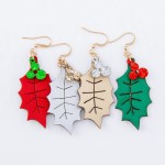 Two Tone Glitter Christmas Mistletoe Drop Earrings.

- Faux Leather 
- Approximately 2" L 