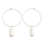 Metal Wire Hoop Earrings With Fresh Water Pearl Charms

- Fresh Water Pearl
- Approximately 1.5" D