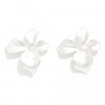 Metal Tone Flower Stud Earrings 

- Approximately 1" L