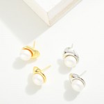 Do Everything In Love Pearl Stud Earring With Oval Edge  

- Brass Base
- Hypoallergenic 
- White / 14K Gold Dipped 
- Made In Korea 
- Approximately 0.6"L