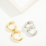 Do Everything In Love Chunky Metal Tone Hoop Earrings

- Brass Base
- Hypoallergenic
- White / 14K Gold Dipped
- Made In Korea
- Approximately .75" D