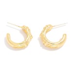 Textured Metal Hoop Earrings 

- 18K Gold Dipped
- Sterling Silver Post 
- Approximately .5" D