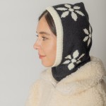 Do Everything In Love Flower Knit Hood 

- One Size Fits Most 
- 100% Acrylic 