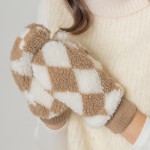 Do Everything In Love Diamond Print Mittens 

- One Size Fits Most
- 100% Polyester 