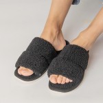 Solid Color Fuzzy Double Strap Slide On Slippers.

- Rubber Sole
- S: 6-7 / M: 8-9 / L: 10-11