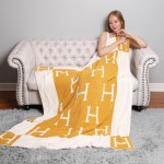 Wholesale super Soft Jacquard Comfy Luxe Reversible H Print Blanket Extra Plush