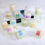 Scented Natural Soy Candle 

Scents : 
Pink - Rose
Green - Vanilla
Lilac - Lavender 
Hot Pink - Camellia
Blue - English Pear & Freesia
Light Green - Gardenia 
Yellow - Lemon 
Dark Blue - Wild Bluebell
Brown - Coco
Orange - Japanese Persimmon
Teal - Jasmine 
Dark Yellow - Orange Blossom 

- Individually Boxed With Glass Container 
- Natural Soy Wax / Fragrance 
- Approximately 2.25"T X 2" Diameter (2.2oz)
