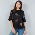 Oversized Cropped Boxy Tee With Sequin Tigers

- 100% Polyester
- Dry Clean Only