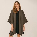 Do Everything In Love Solid Kimono 

- One Size Fits Most (0-14)
- L 31.5" x W 33.5" 
- 100% Acrylic
