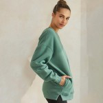 Wholesale women s Cozy Fleece Oversized Sweatshirt Soft fleece fabric Dropped sh