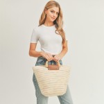 Woven Straw Bag With Wooden And Leather Handles 

- Full Zipper Closure
- Lined Body
- One Internal Pocket
- Material : 100% Paper
- Approximately 14" W X 14" T 