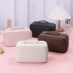 Wholesale checker Vegan Leather Travel Makeup Bag Full Zipper Closure Internal S