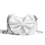 Vegan Leather Bow Cross Body Bag 

- Full Zipper Closure
- Lined Interior With Zipper Pocket
- Removable Ball Chain Strap (22"L)
- Removable Pearl/Chain Clutch Strap
- Approximately 8.5"W X 5.5"T X  2.5"D 