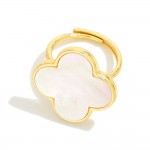 Simple Gold Dipped Ring With Clover Detail 

- Size 7
- Clover .75" D