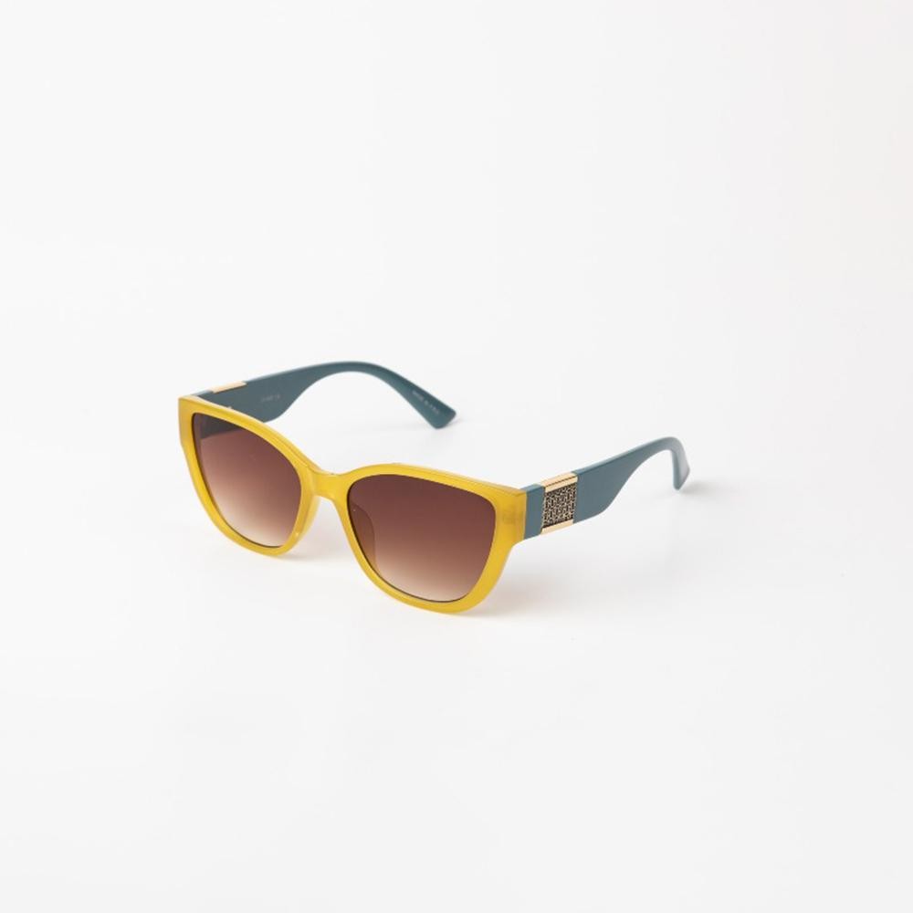Cateye Sunglasses With Gold Tone Detail - Assorted Colors - UVA - UVB 400 Protection - Anti-Scratch Lenses Material: - Face: Plastic - Legs: Plastic view 4